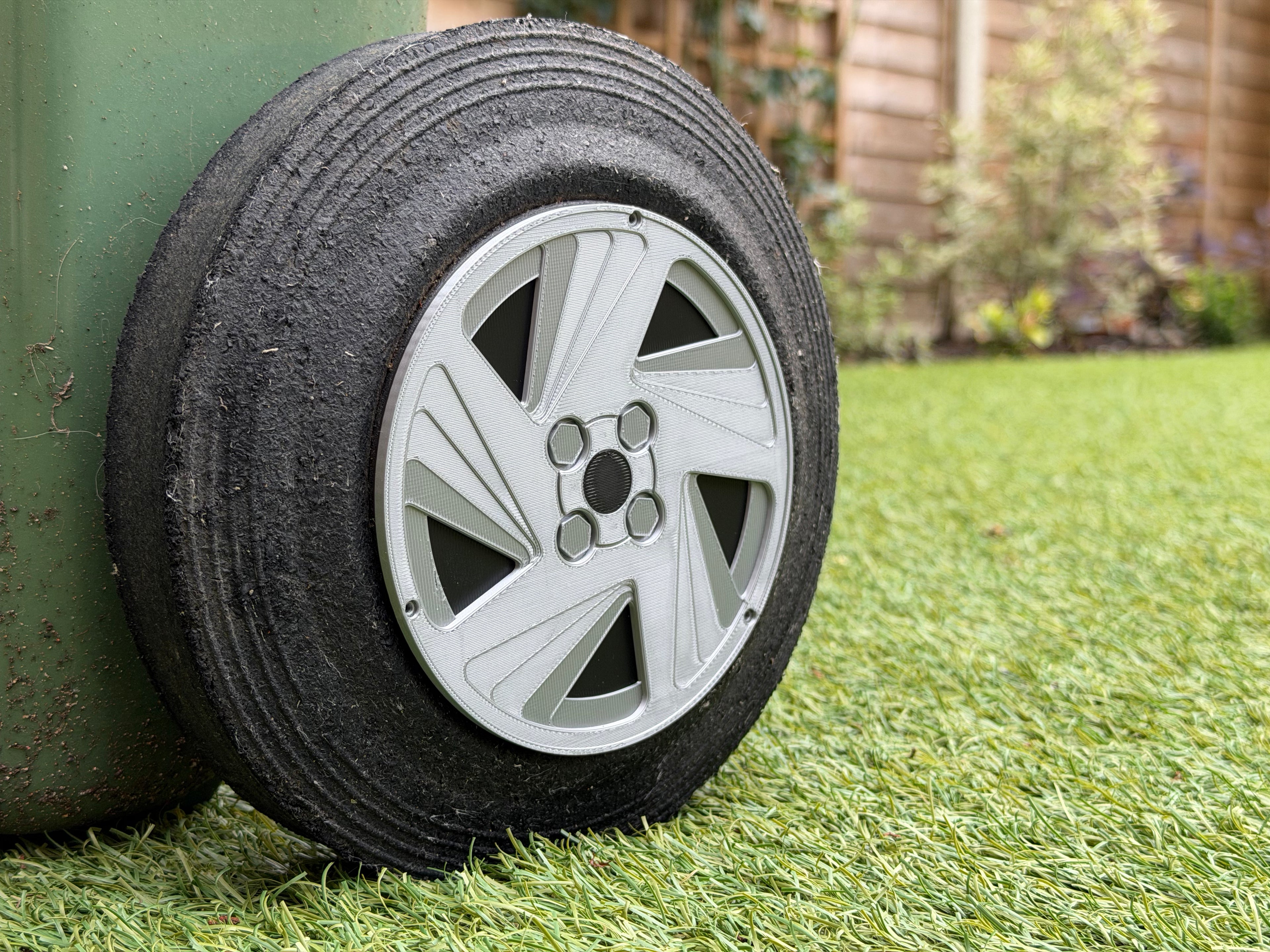 UK Wheelie bin Astra Mk3 GSi style wheel trims (125mm)