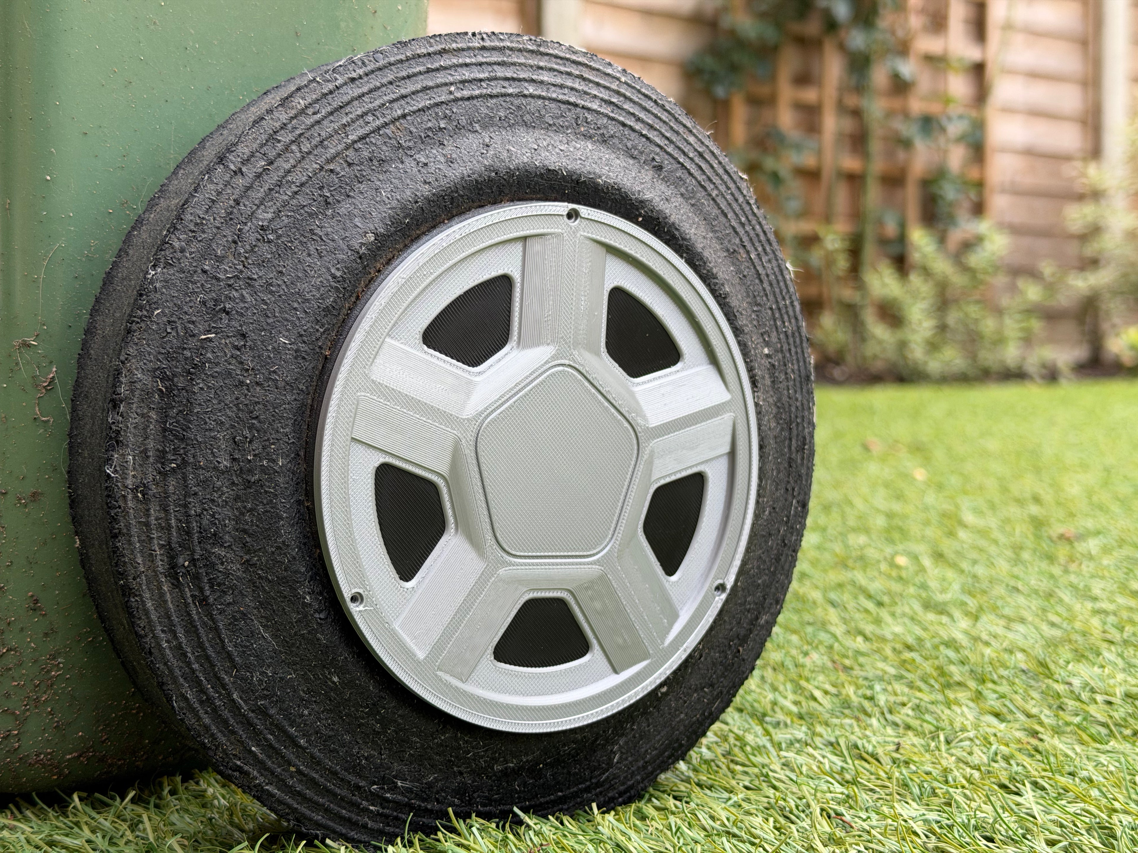 UK Wheelie bin Manta GTE style wheel trims (125mm)