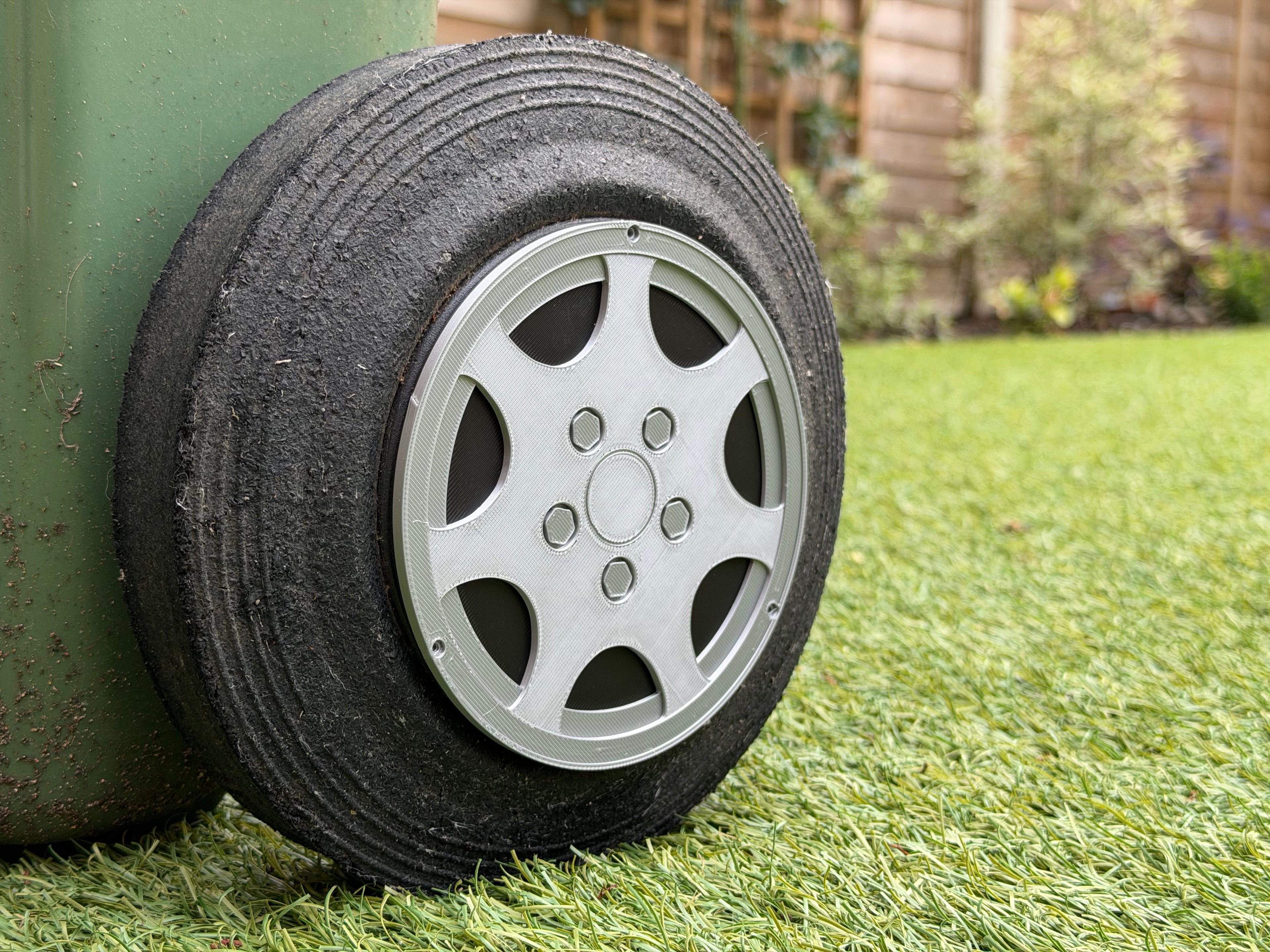 UK Wheelie bin 944 Turbo style wheel trims (125mm)