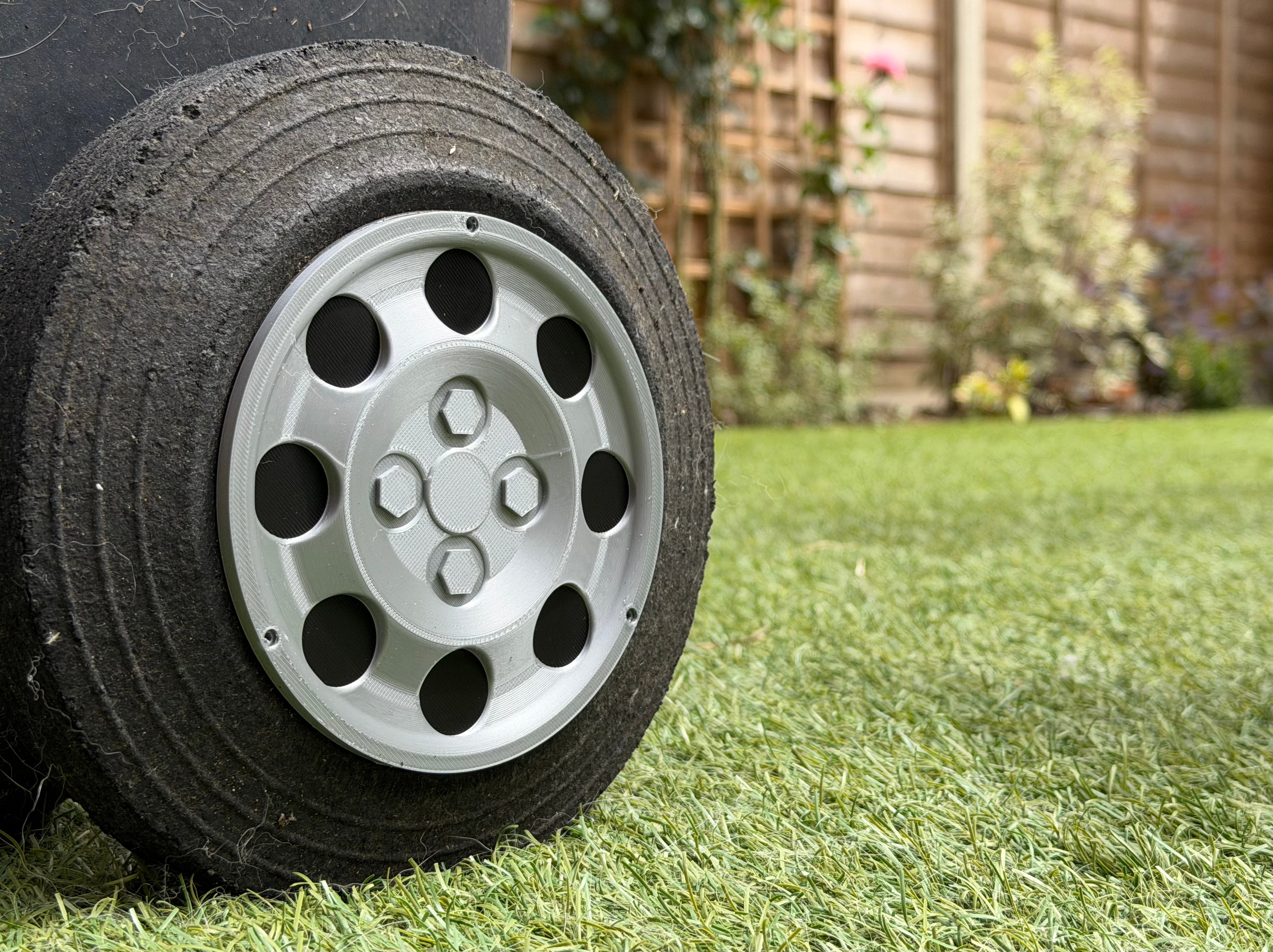 UK Wheelie bin 205 1.9 GTi style wheel trims (125mm)