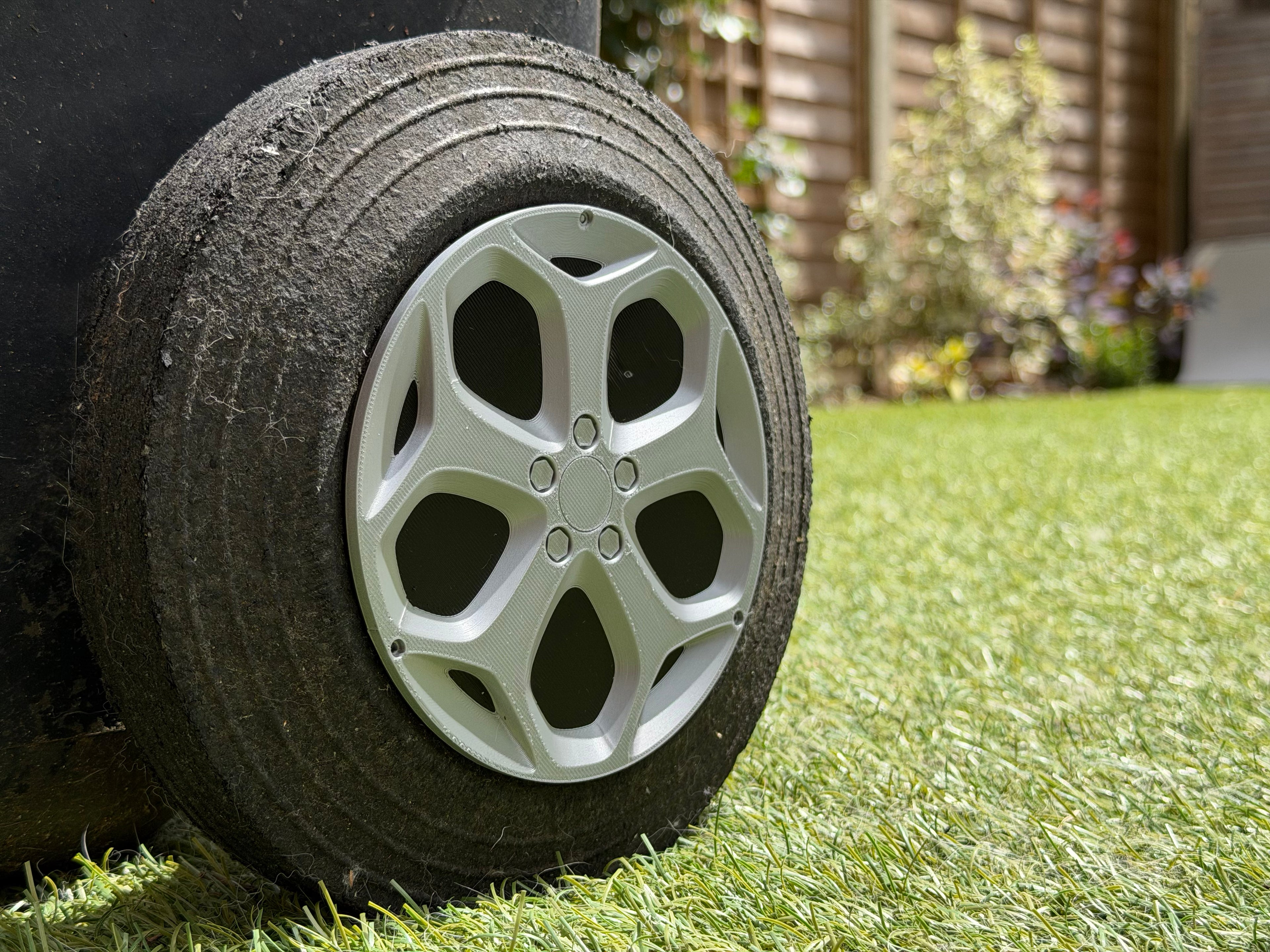 UK Wheelie bin Focus Mk2 ST style wheel trims (125mm)